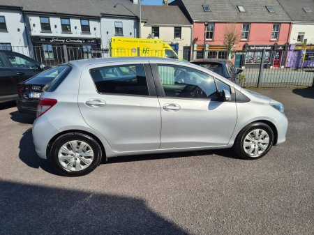 2014 Toyota Yaris - thumbnail 7