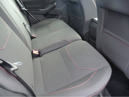 2018 Ford Focus - thumbnail 13