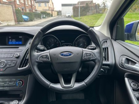 2016 Ford Focus - thumbnail 19
