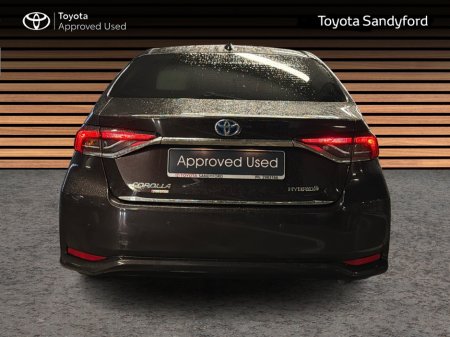 2019 Toyota Corolla LUNA SPORT SALOON // HEATED SEATS // TOYOTA SAFETY SENSE // BLUETOOTH // REAR CAMERA & PARK ASSIST // AIR CON // FULL WARRANTY €21,945