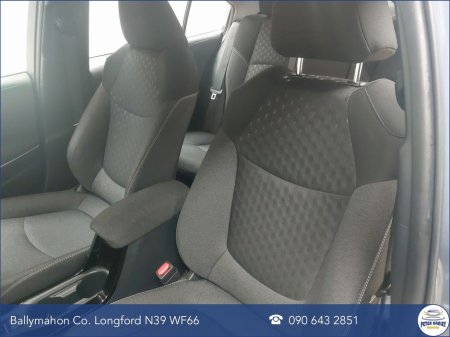 2024 Toyota Corolla 1.8 Hybrid Luna Saloon €29,900 thumbnail