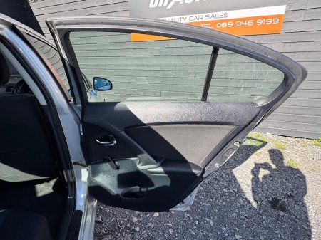 2009 Toyota Avensis - thumbnail 15