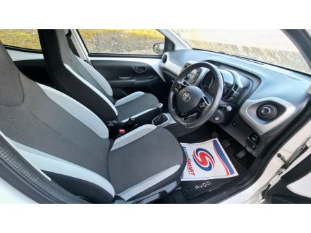 2015 Toyota Aygo - thumbnail 8