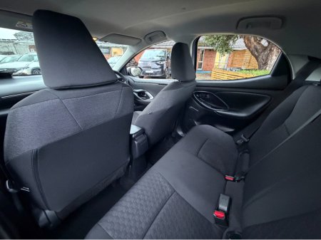 2023 Toyota Yaris 1.5 HYBRID LUNA..rear camera..warranty includedd €16,950 thumbnail