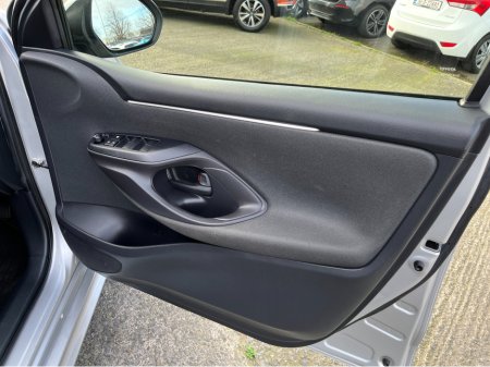 2021 Toyota Yaris - thumbnail 12