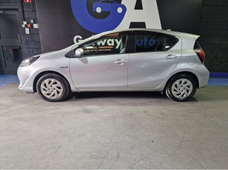 2017 Toyota Aqua - thumbnail 5