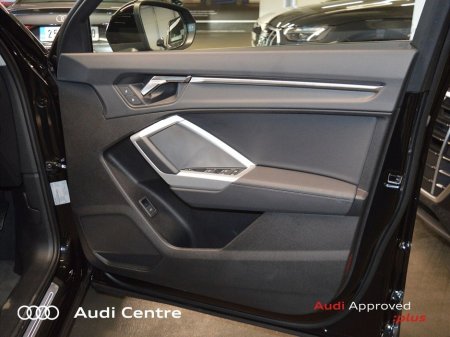 2025 Audi Q3 35 TDI 150 S-T SE €52,499 thumbnail