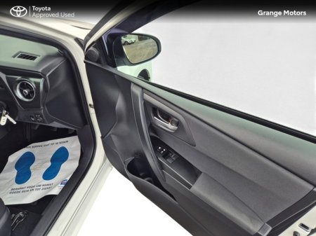 2018 Toyota Auris Van - thumbnail 13