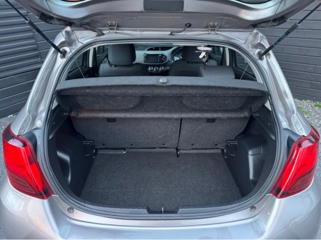 2016 Toyota Yaris - thumbnail 18