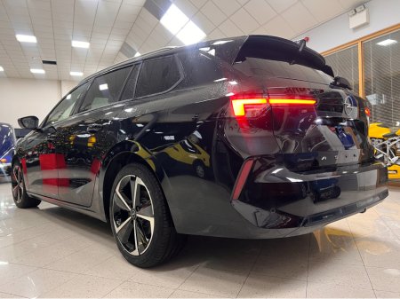 2024 Opel Astra Rare AUTOMATIC DIESEL Sports Tourer ELEGANCE As New Tint Kms Superb Value www.bolands.ie Est.1955 €28,950 thumbnail