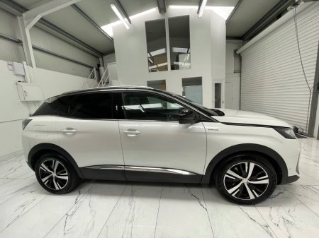 2023 Peugeot 3008 - thumbnail 2