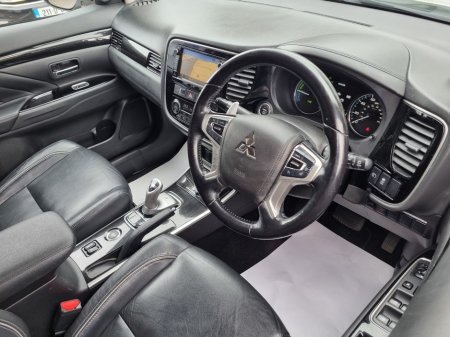 2016 Mitsubishi Outlander - thumbnail 12