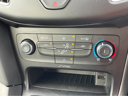 2017 Ford Focus - thumbnail 12