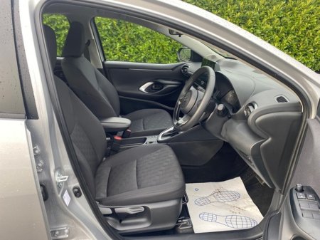 2025 Toyota Yaris - thumbnail 15