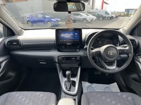 2025 Toyota Yaris - thumbnail 8