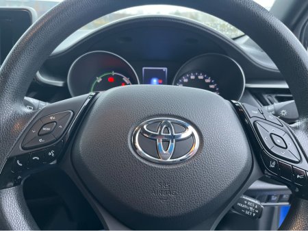 2019 Toyota C-HR 1.8 HYBRID AUTO VERY LOW KMS €19,450 thumbnail