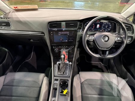 2019 Volkswagen Golf TSI HIGH LINE - FACTORY ALLOYS - CRUISE CONTROL - REVERSE CAMERA €20,950 thumbnail