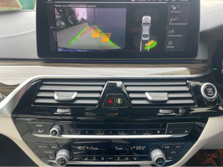 2021 BMW 5 Series - thumbnail 10