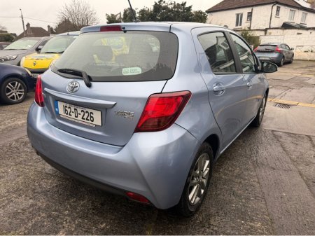 2016 Toyota Yaris - thumbnail 10