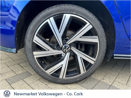 2024 Volkswagen Golf - view 2