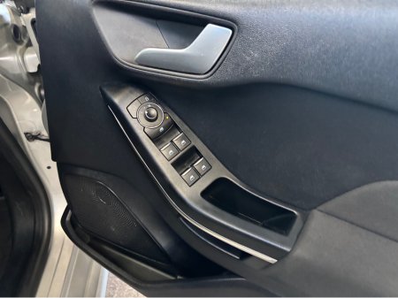 2021 Ford Fiesta 1.0 ST-LINE EDITN 100PS TITANIUM ECOBST 5DR EDITION €14,750 thumbnail