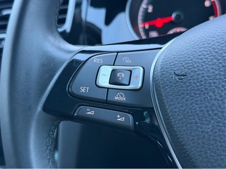 2017 Volkswagen Golf 1.4 TSI 140HP HIGHLINE AUTO €18,950 thumbnail