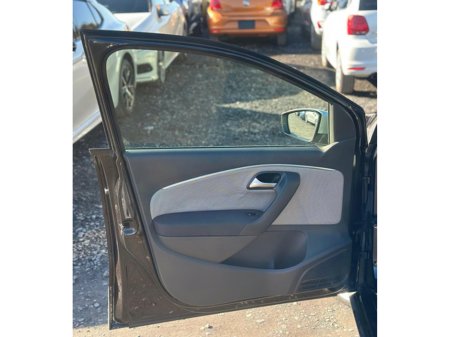 2016 Volkswagen Polo cross 1.2L Petrol Automatic (9966) €12,495 thumbnail