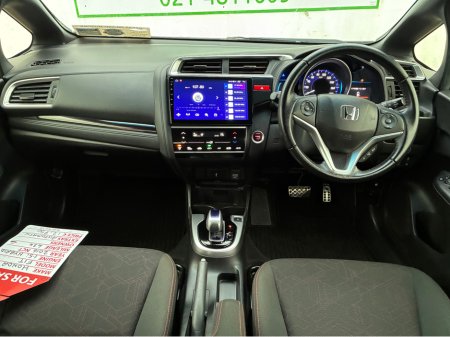 2016 Honda Fit DAA-GP5 €12,750 thumbnail