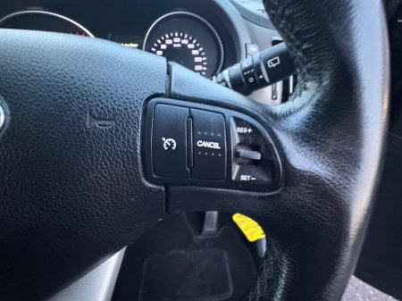 2015 Kia Sportage Platinum SE 4DR, Touch Screen Infotainment System, Sat Nav, Bluetooth, AUX Connection, Multi-Function Steering Wheel, €13,900 thumbnail