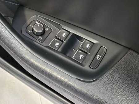 2016 Volkswagen Passat - thumbnail 8