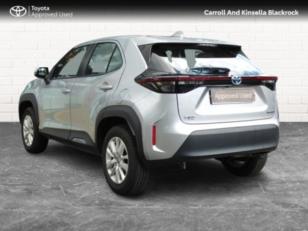 2025 Toyota Yaris Cross - thumbnail 2