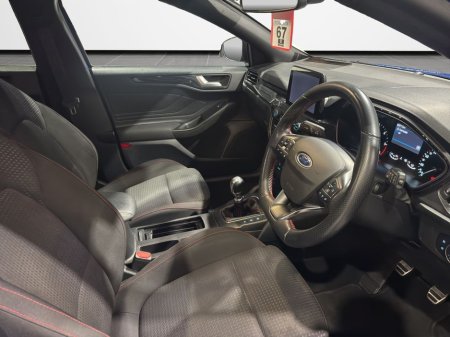 2021 Ford Focus "Compact, classy and ridiculously easy to love" €23,888 thumbnail