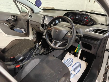 2019 Peugeot 2008 - thumbnail 15