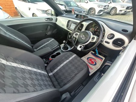 2017 Volkswagen Beetle - thumbnail 11