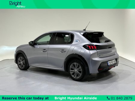 2023 Peugeot 208 - thumbnail 5