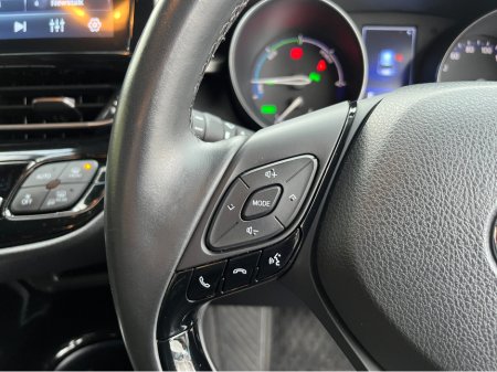 2017 Toyota C-HR SOL AUTOMATIC HYBRID 1.8 PETROL //REVERSE CAMERA//KEYLESS ENTRY//ADAPTIVE CRUISE CONTROL// €18,950 thumbnail