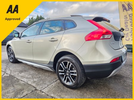 2017 Volvo V40 CROSS * ONLY 49K MILES * D2 2.0 DIESEL * €16,995 thumbnail