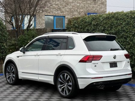 2020 Volkswagen Tiguan R-LINE 4MOTION 2.0 TDI * HUGE SPEC * // OPENING PAN ROOF // 360 PARKING CAMERAS // HEADS UP DISPLAY // APPLE CARPLAY/ANDROID AUTO €34,950 thumbnail
