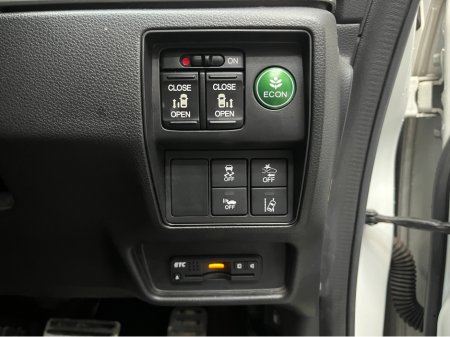 2017 Honda Odyssey €21950 2017 HONDA ODYSSEY 2.0 AUTOMATIC / CRUISE CONTROL / 360° CAMERA / AUTOMATIC DOORS / ELECTRIC HEATED SEATS AND MORE €21,950 thumbnail