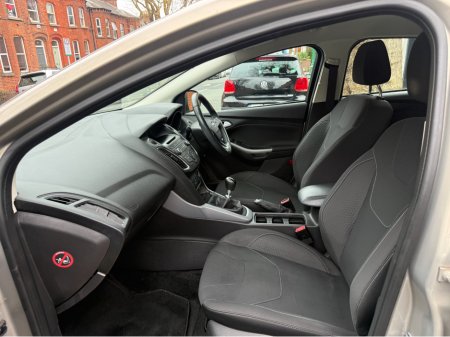 2016 Ford Focus - thumbnail 9