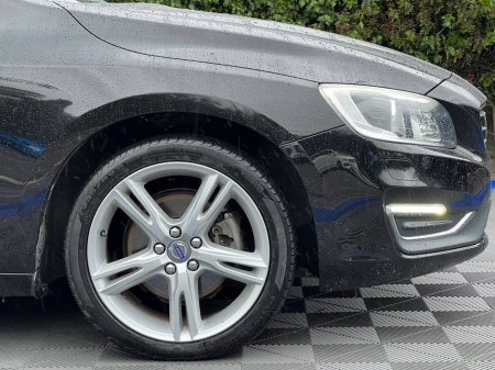 2018 Volvo V60 D4 CLASSIC 2.0 D // OPENING SUNROOF // FULL SERVICE HISTORY // ADAPTIVE CRUISE CONTROL €19,900 thumbnail