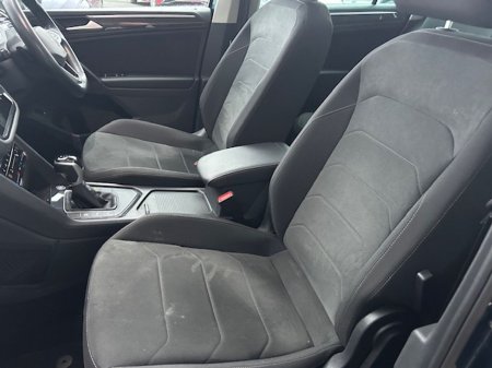 2023 Volkswagen Tiguan 2.0 TDI 150HP Elegance 7sp DSG Auto Mint Pan Roof €41,995 thumbnail