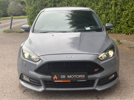 2017 Ford Focus - thumbnail 2