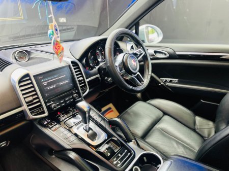 2018 Porsche Cayenne - thumbnail 16