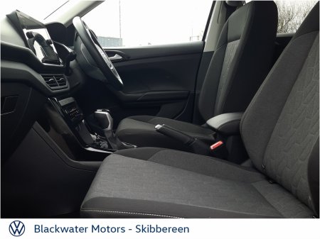 2025 Volkswagen T-Cross - view 4