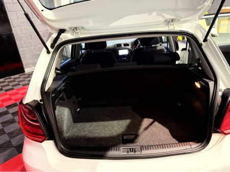 2017 Volkswagen Polo DBA-6RCJZ €13,499 thumbnail