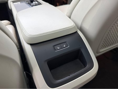 2020 Volvo XC90 MOMENTUM PRO D5 AWD AUTO *PANORAMIC SUNROOF* €35,900 thumbnail