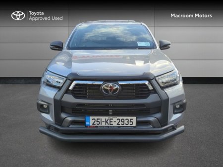 2025 Toyota Hilux HILUX 2.8 INVINCIBLE €57,000 thumbnail
