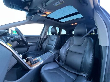 2017 Volvo XC60 D4 CLASSIC 2.0 D // OPENING PAN ROOF // LEATHER HEATED SEATS // REVERSE CAMERA €24,950 thumbnail