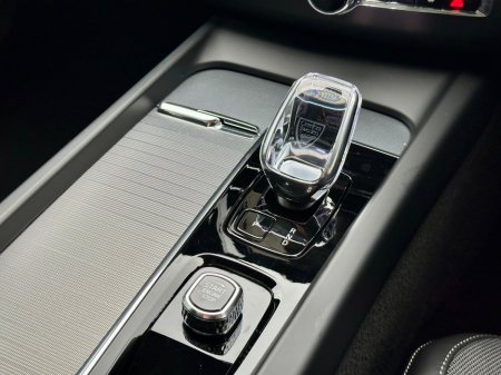 2025 Volvo XC60 - thumbnail 8